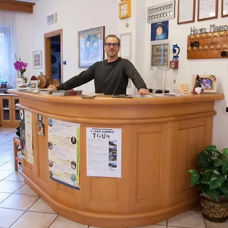 Garni Mariolina Couette-café
